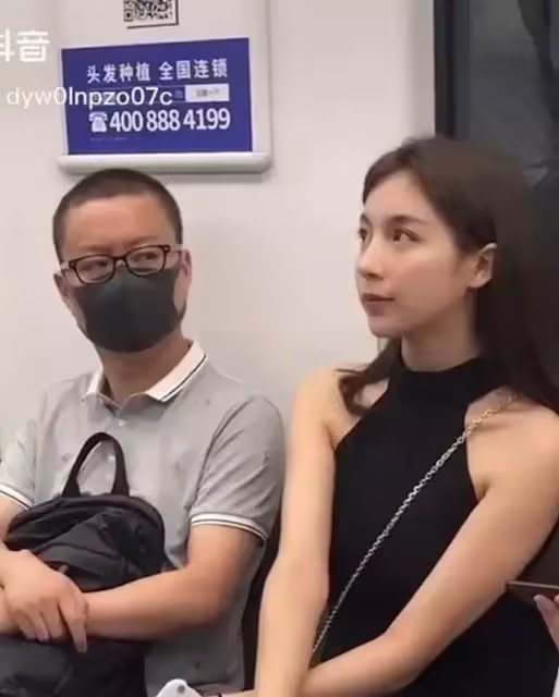 車廂裡養眼風景❤️網路瘋曬「搭地鐵巧遇的超美正妹」 一上車「秒被口罩白皙仙女電到」正臉美翻天