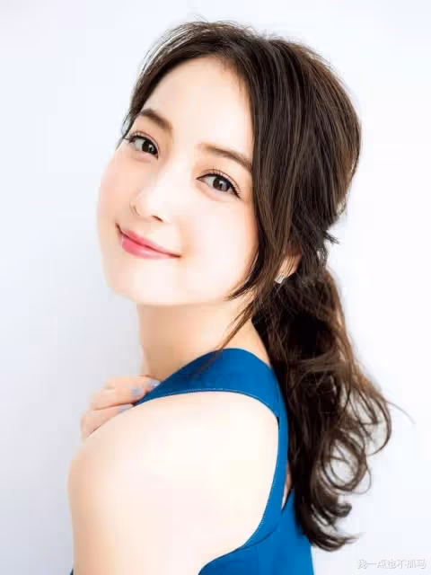 她那麼美,可惜被玷污了
