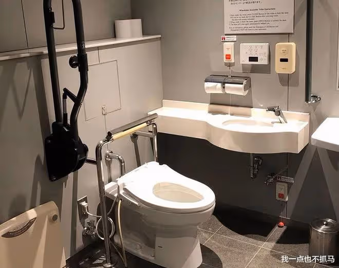 她那麼美,可惜被玷污了