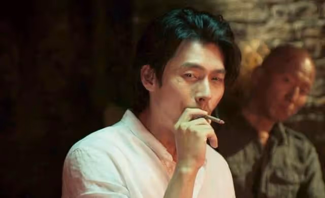 《我是遺物整理師》李帝勛抽菸很自然?16個私下會抽菸的韓星