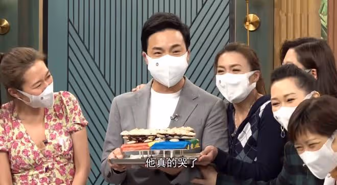 又一明星全家移居國外!獲圈中好友們送蛋糕餞行,感動到眼泛淚光