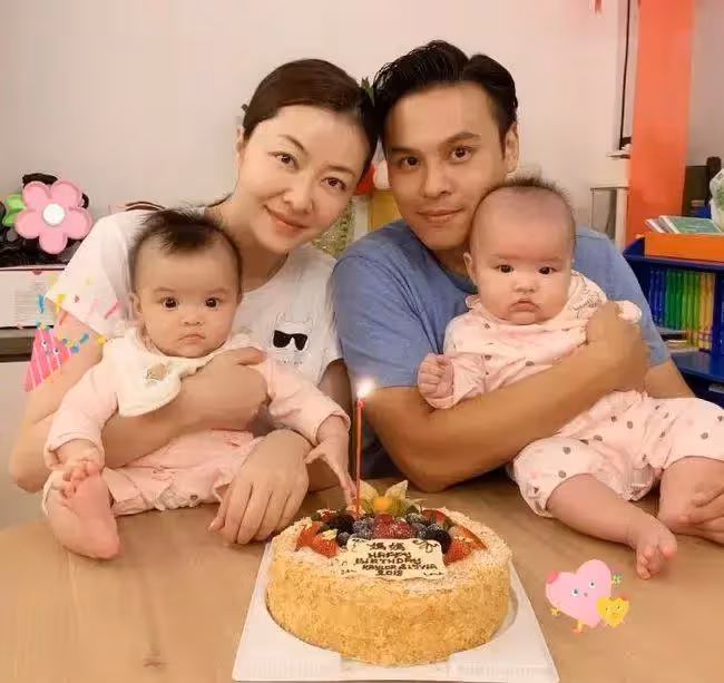 熊黛林「雙胞胎女兒」長相差太遠!姐姐大眼睛顏值隨媽媽,妹妹眼睛小像爸爸略顯普通