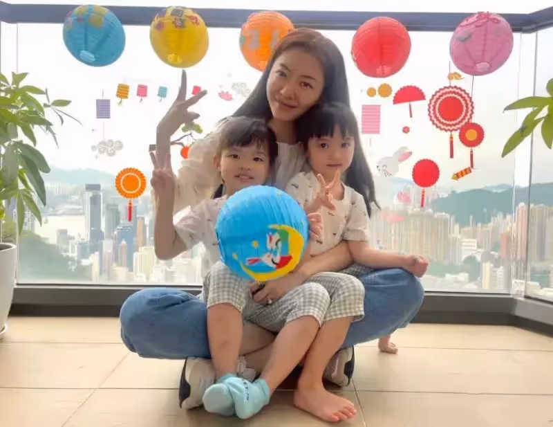 熊黛林「雙胞胎女兒」長相差太遠!姐姐大眼睛顏值隨媽媽,妹妹眼睛小像爸爸略顯普通