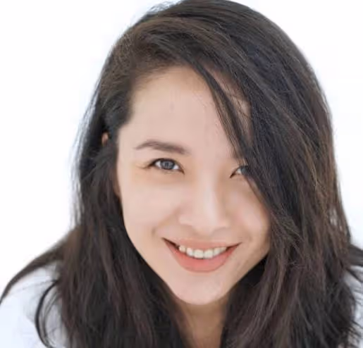 靳東帶高挑美女吃火鍋被拍,女生長腿細又直,一旁助理趕忙擋鏡頭