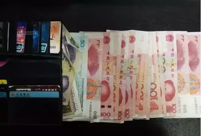 婆婆剛來照顧孫子,家裡就丟五千,老公提醒我看監控,我羞愧不已