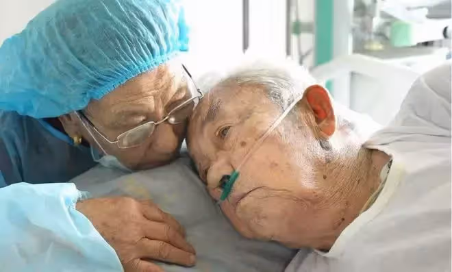 女婿花20萬救岳父,兒子一分不出,岳父臨終遺產:「全給兒子」