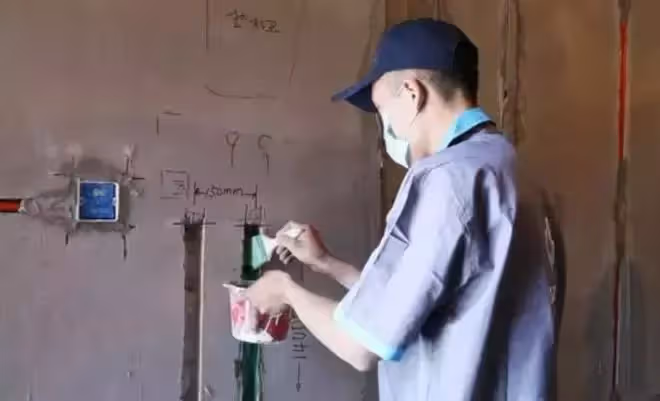 哥哥一輩子單身供妹妹上大學,妹妹年薪百萬後,哥哥後悔撫養妹妹