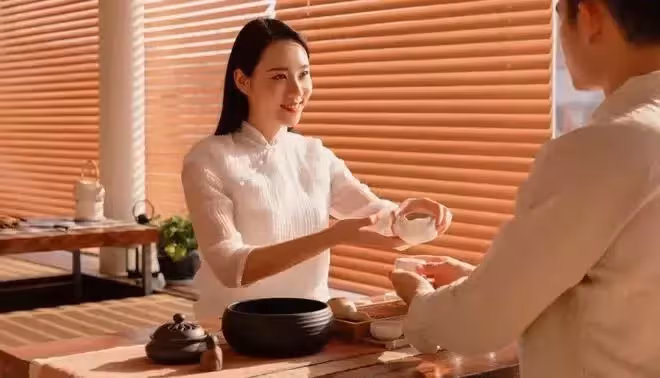 哥哥一輩子單身供妹妹上大學,妹妹年薪百萬後,哥哥後悔撫養妹妹