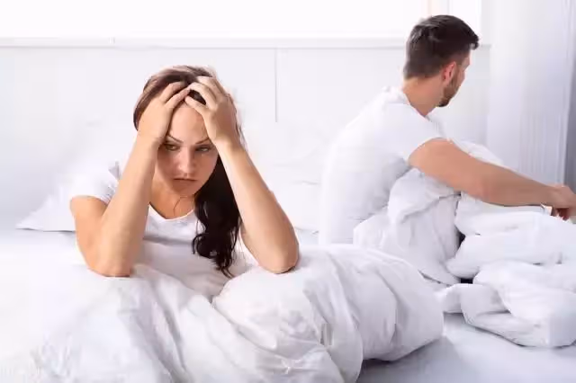 第一次去女友家過夜，偷聽到母女談話，我嚇得衣服沒穿好，就逃了