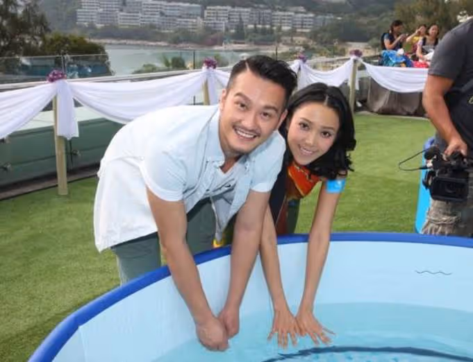 胡定欣前男友舉辦婚禮,山邊撿樹枝做裝飾,模特女友已懷孕3個月