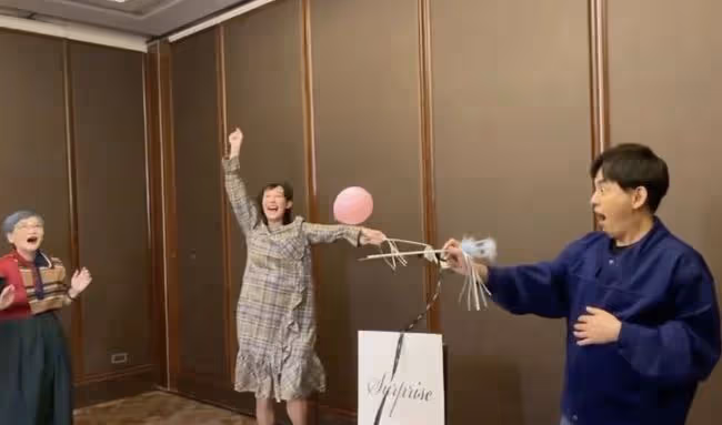 49歲黃子佼首當爸！開派對揭曉胎兒性別，得知是女兒驚訝到張大嘴