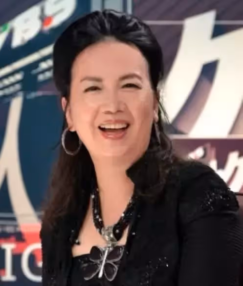 盼不到丈夫回頭!傳奇歌后2次被離婚「夫求放過他」含淚苦吞背叛 「把愛全給兒子」69歲不再為男人活