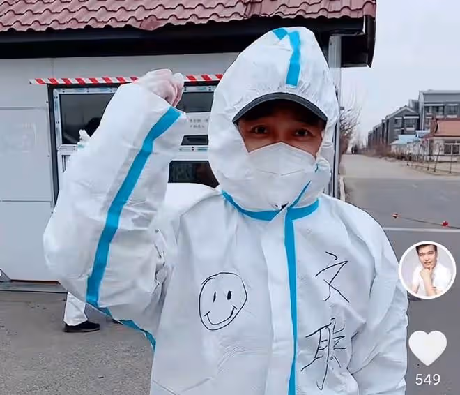《還珠格格》蒙丹因疫情被困!稱食物賣得快,花5元買蔥做炒雞蛋