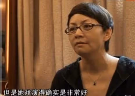 老藝術家聚會!宋丹丹現場與男性貼身講悄悄話,徐帆穿運動裝趕場