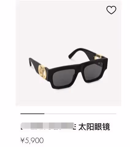 劉亦菲大理出遊被偶遇!戴金戒指露奢侈品logo,吃路邊攤側顏驚艷