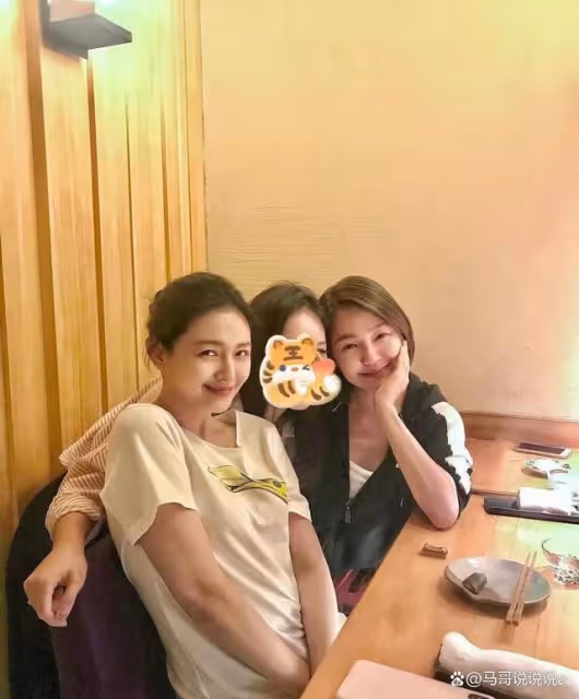 大S再婚後首次露面,滿滿幸福感,小S與具俊曄也打得火熱