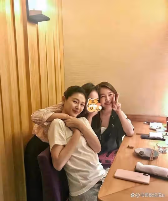 大S再婚後首次露面,滿滿幸福感,小S與具俊曄也打得火熱