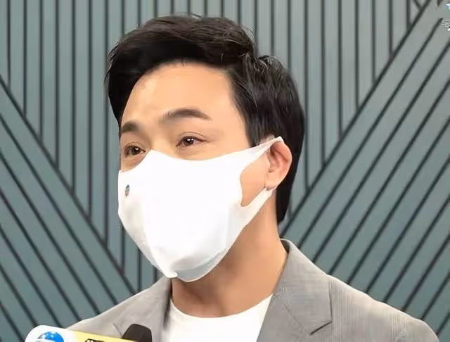 又走一個！43歲TVB知名男星約滿離巢，全家將移民到國外生活