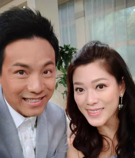又走一個！43歲TVB知名男星約滿離巢，全家將移民到國外生活