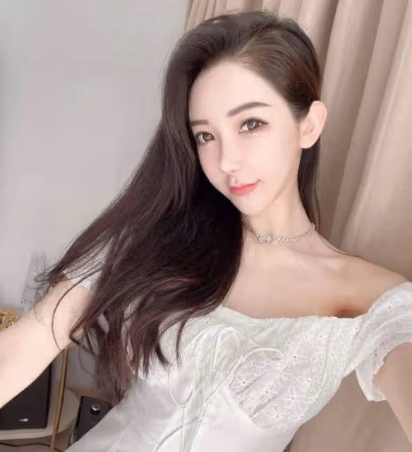 陳冠希前女友宣布改名！曾與多位富豪相戀，26歲生活越來越富貴