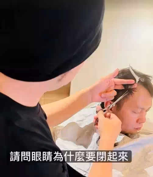 昆淩懷孕6個月，周杰倫帶她逛街，挺著大肚子的昆淩「孕樣十足」，網友：幸福媽媽