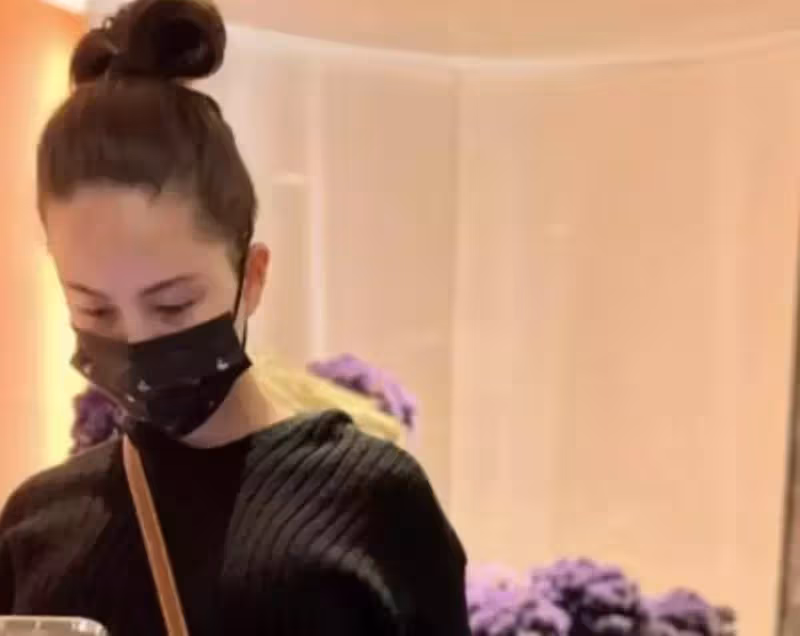 昆淩懷孕6個月，周杰倫帶她逛街，挺著大肚子的昆淩「孕樣十足」，網友：幸福媽媽