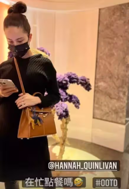 昆淩懷孕6個月，周杰倫帶她逛街，挺著大肚子的昆淩「孕樣十足」，網友：幸福媽媽