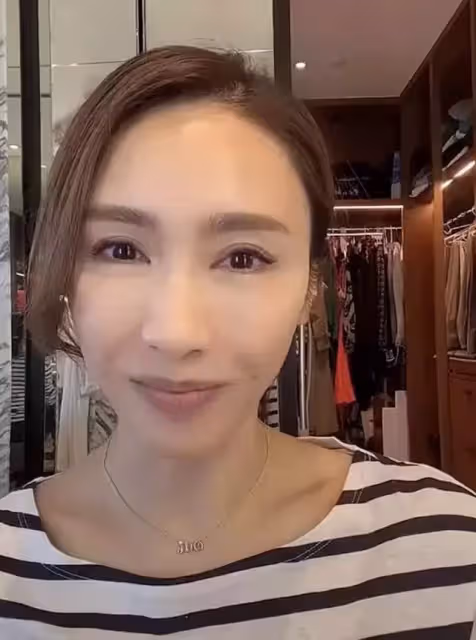 黎姿3億豪宅內景曝光，奢華堪比皇宮，視野絕佳廁所都能觀維港美景，與殘障富豪老公結婚12年仍很恩愛