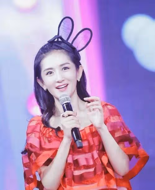 「太陽女神」謝娜，曾經火遍大江南北，現在怎麼「翻車」了