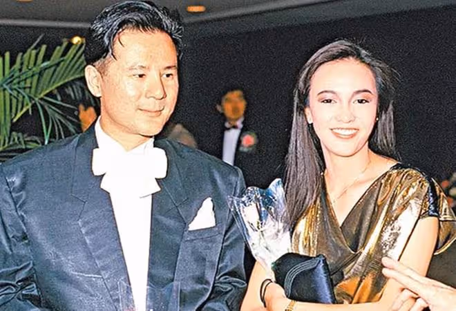 一眾老戲骨重聚,鄭裕玲與前男友同框不尷尬,喜劇女王黃韻詩出鏡
