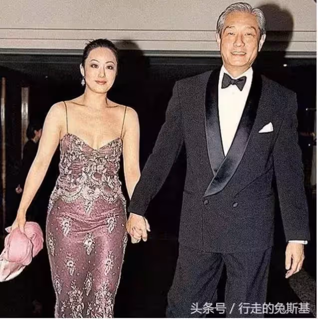 他當年欠下巨債「慘被前妻離婚」轟動演藝圈！度過「4年破產生活」如今東山再起的他...