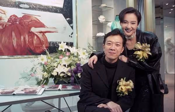 台灣「姊弟戀始祖」現在怎麼了？曹啟泰「閃婚大10歲影后」眾人看衰 負債6000萬「婚後35年近況」曝光