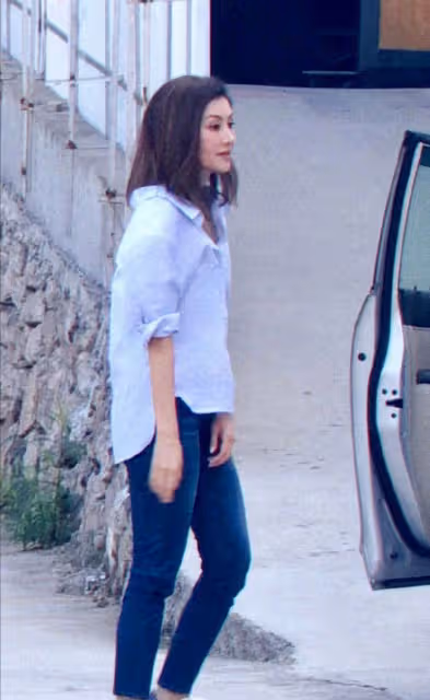 嫁富豪11年引退！「李嘉欣頂貴妃妝復出」49歲依舊美艷動人「罕見現身片場」網友：保養太好了