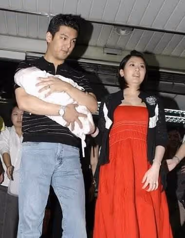 梧桐妹美到認不出！長相高級「容貌酷似賈靜雯年輕時」， 與繼父繼母「關係好」獲雙倍寵愛!