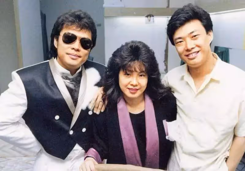 「綜藝祖師」張菲：為姐姐償還9億債務，70歲不再婚，評價王力宏一語成讖