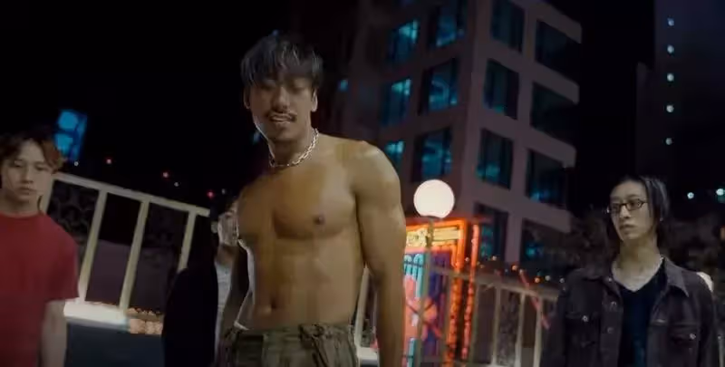 他曾為拍《古惑仔》腳踩關公像，事後花36萬,再吃齋3個月贖罪，如今的他已無霸氣！