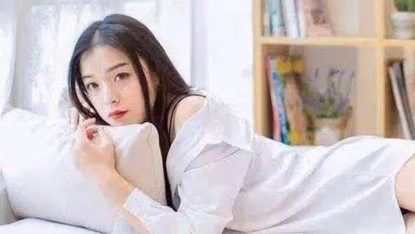 我的青梅竹馬，在她的低谷期愛上了別的男人，最後身中數刀死亡