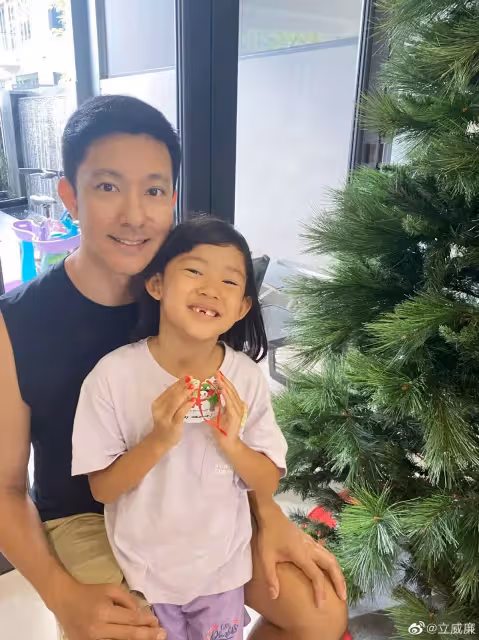 偶像劇男星「7歲愛女遭批」長得慘絕人寰」!他護女心切「700字強硬回擊」:踩到我的底線了