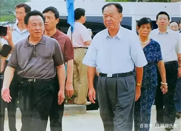 暴富後拋棄原配!企業家修建宮殿「養10位情人」晚上靠翻牌子睡覺 錢財見不得光:卻能3次逃脫抓捕