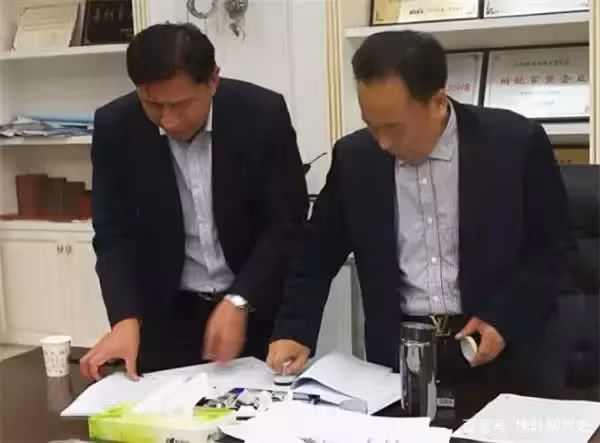 暴富後拋棄原配!企業家修建宮殿「養10位情人」晚上靠翻牌子睡覺 錢財見不得光:卻能3次逃脫抓捕