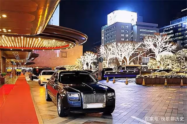 暴富後拋棄原配!企業家修建宮殿「養10位情人」晚上靠翻牌子睡覺 錢財見不得光:卻能3次逃脫抓捕