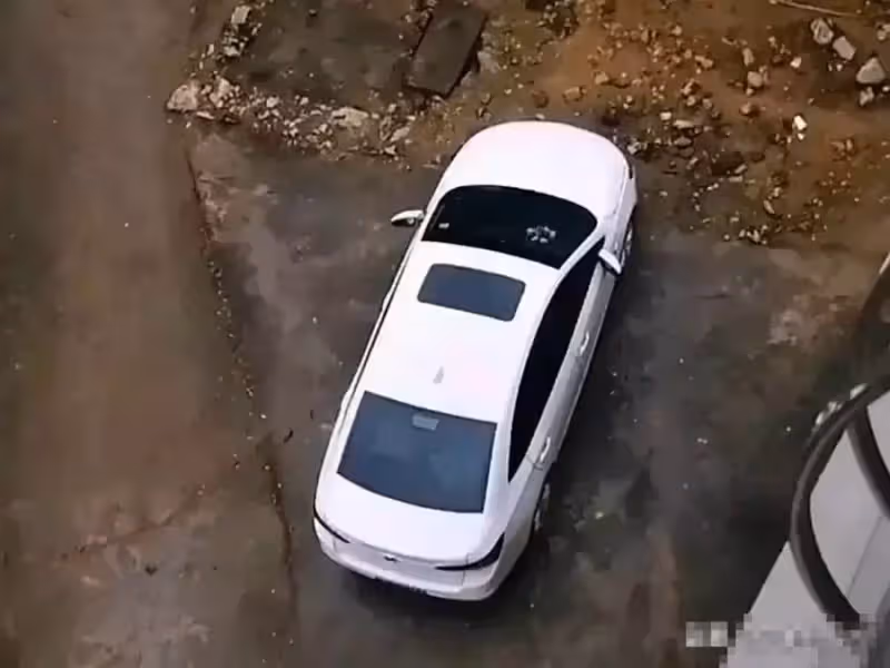 孩子生病問鄰居借車,回應「我也要出門」回來見車子還停在原地,他怒:以後絕不再來往!