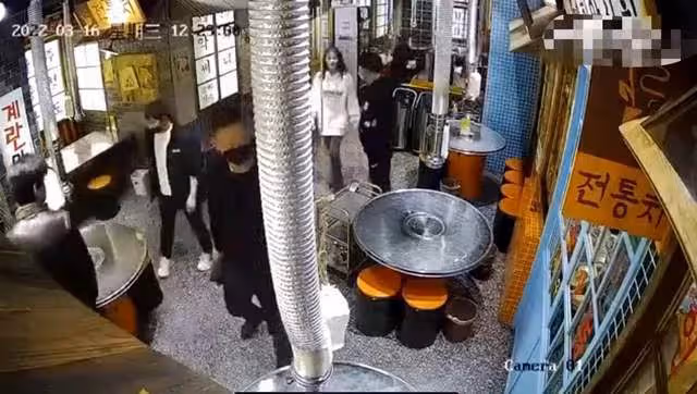 龔俊青島拍戲被質疑享特權,公然帶工作人員堂食,劇組緊急回應