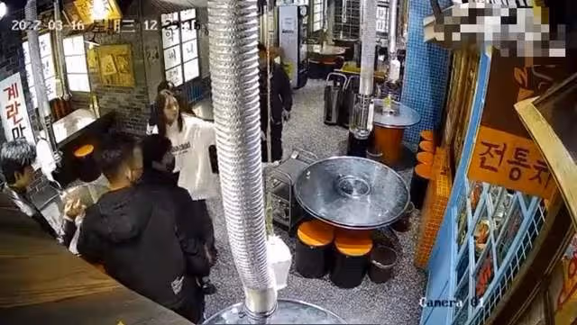 龔俊青島拍戲被質疑享特權,公然帶工作人員堂食,劇組緊急回應