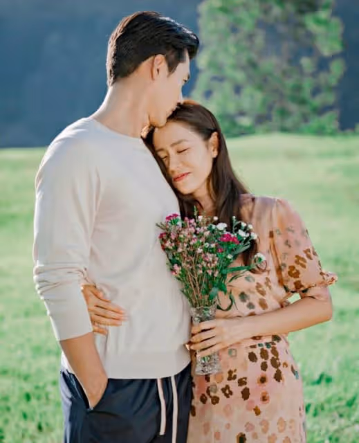 玄彬&孫藝珍3月結婚喜帖+婚宴嘉賓曝光!婚訊下神秘留言引熱議