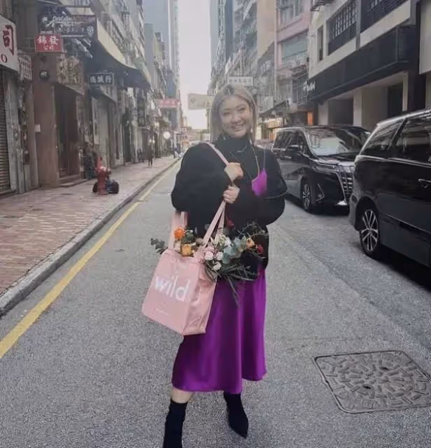 鄭少秋女兒男友曝光，長相粗糙還油膩，有點像低配版張若昀！