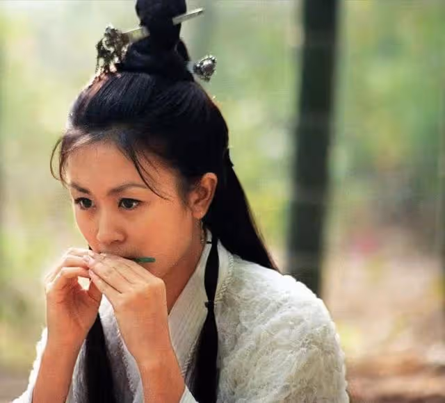 40歲女神高呼「我要入豪門」,素顏短髮示人,網友:童顏天花板