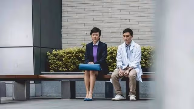 40歲女神高呼「我要入豪門」,素顏短髮示人,網友:童顏天花板