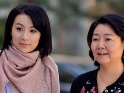 俺出差公婆來照顧孩子,出差回來看到客廳走出一人,婆婆落荒而逃