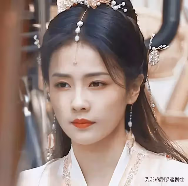 《長月燼明》147天後白鹿殺青，一人分飾三角，造型就已經贏了